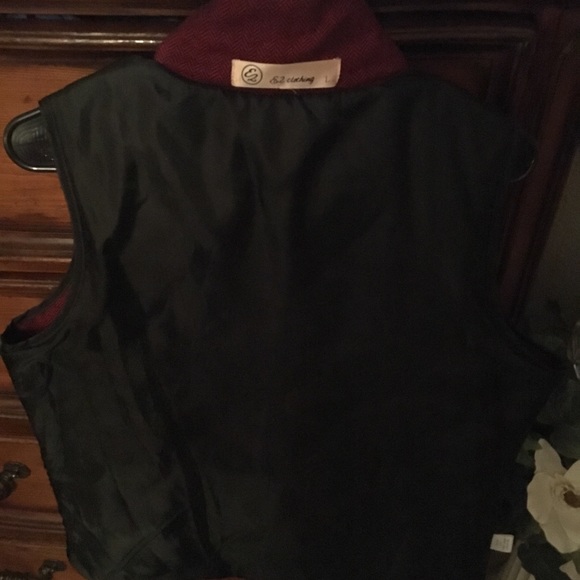 Small Chevron pattern Vest - Picture 3 of 3